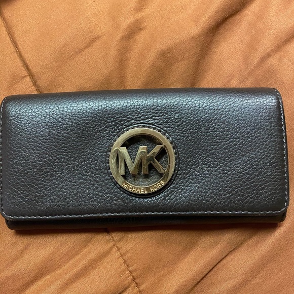 Michael Kors Handbags - Michael Kors Wallet